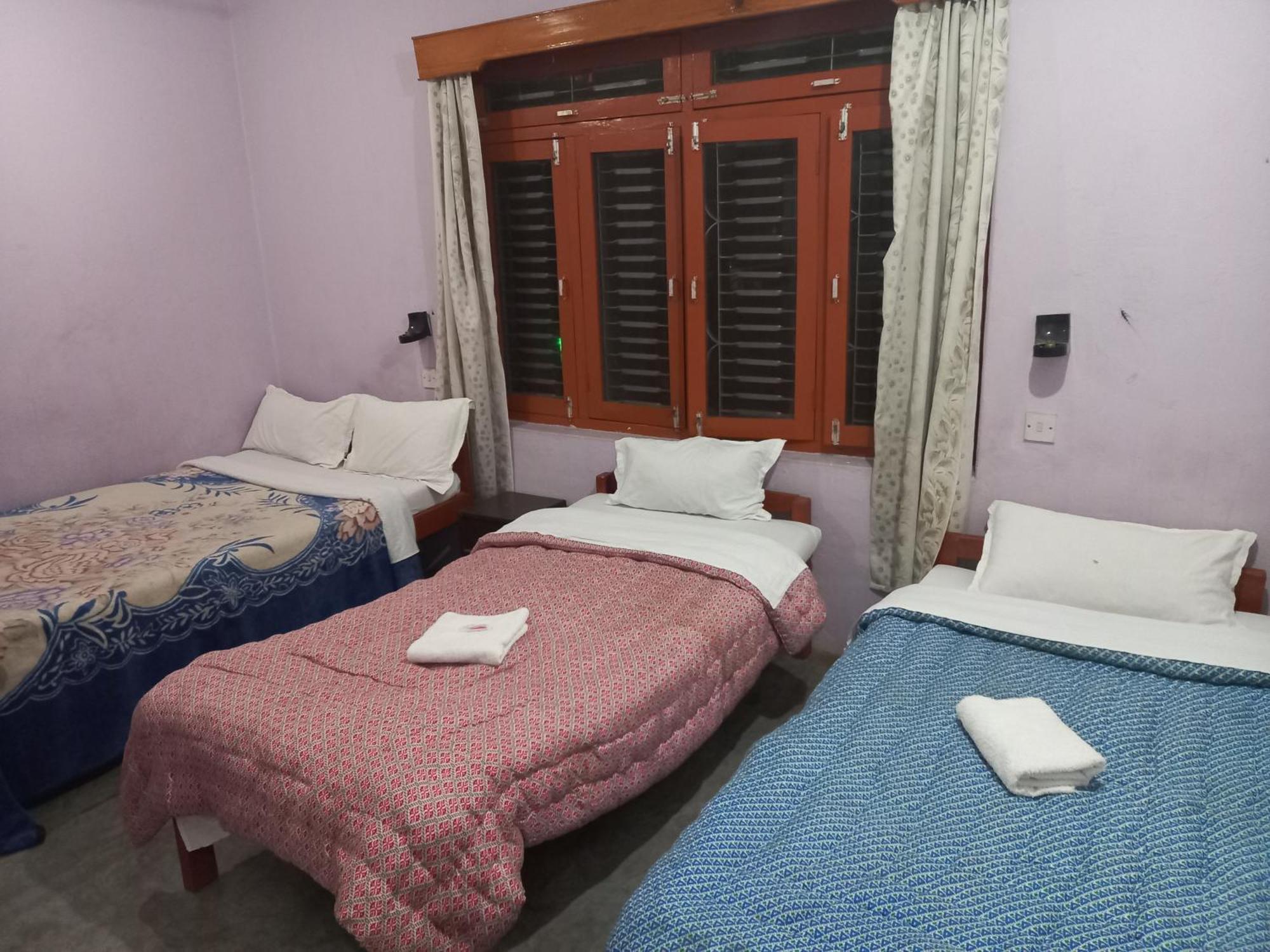 Galaxy Inn Guest House Pokhara Buitenkant foto