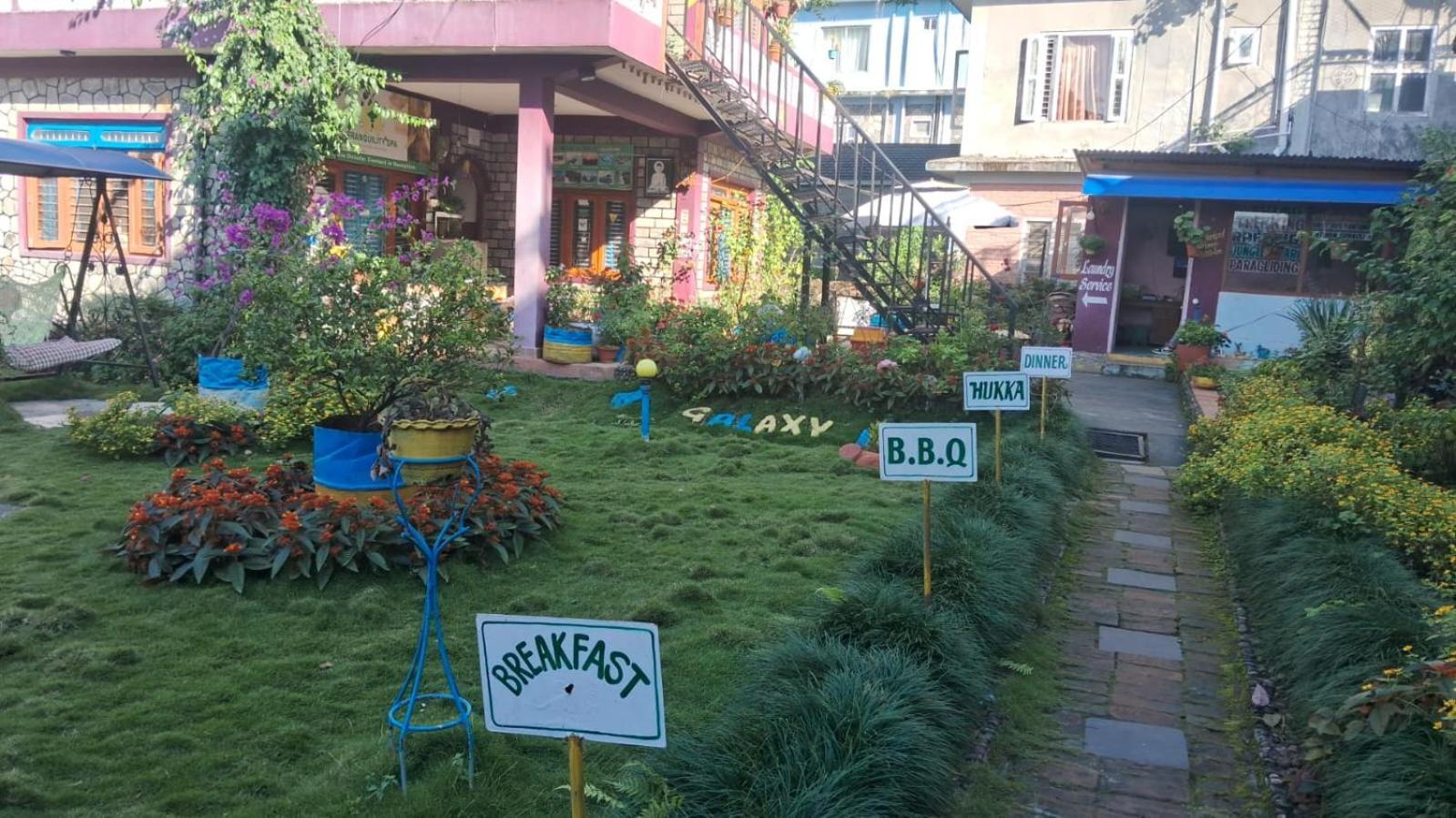 Galaxy Inn Guest House Pokhara Buitenkant foto