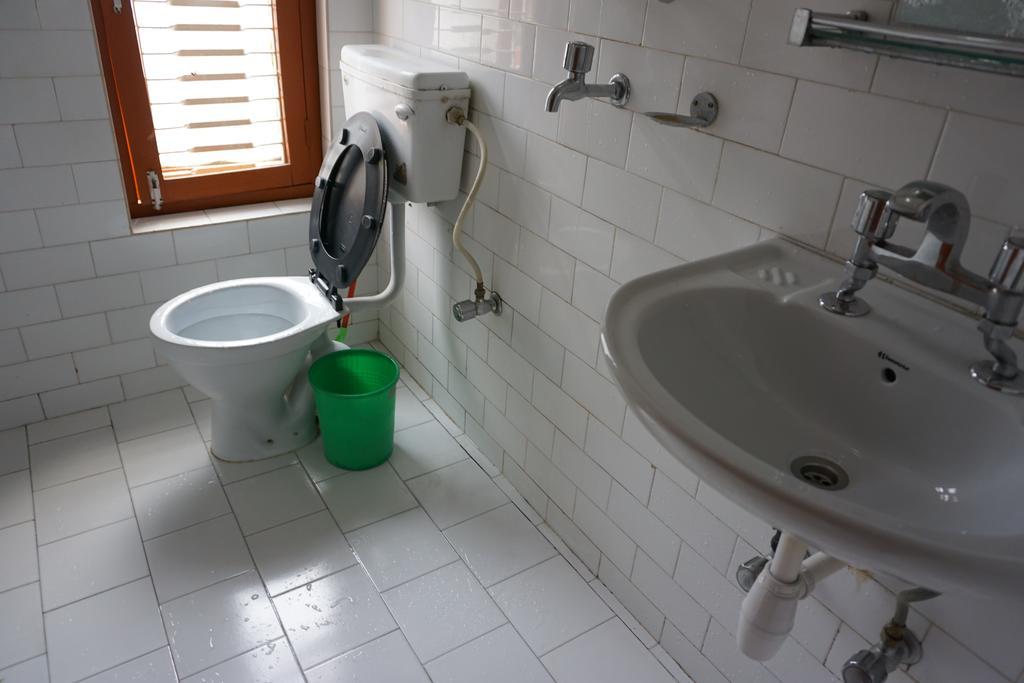 Galaxy Inn Guest House Pokhara Buitenkant foto
