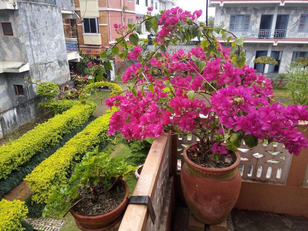 Galaxy Inn Guest House Pokhara Buitenkant foto