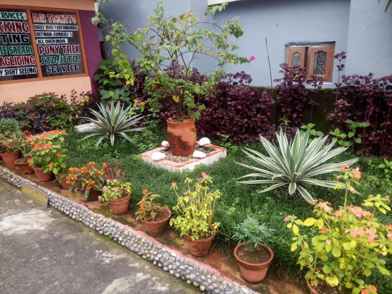 Galaxy Inn Guest House Pokhara Buitenkant foto