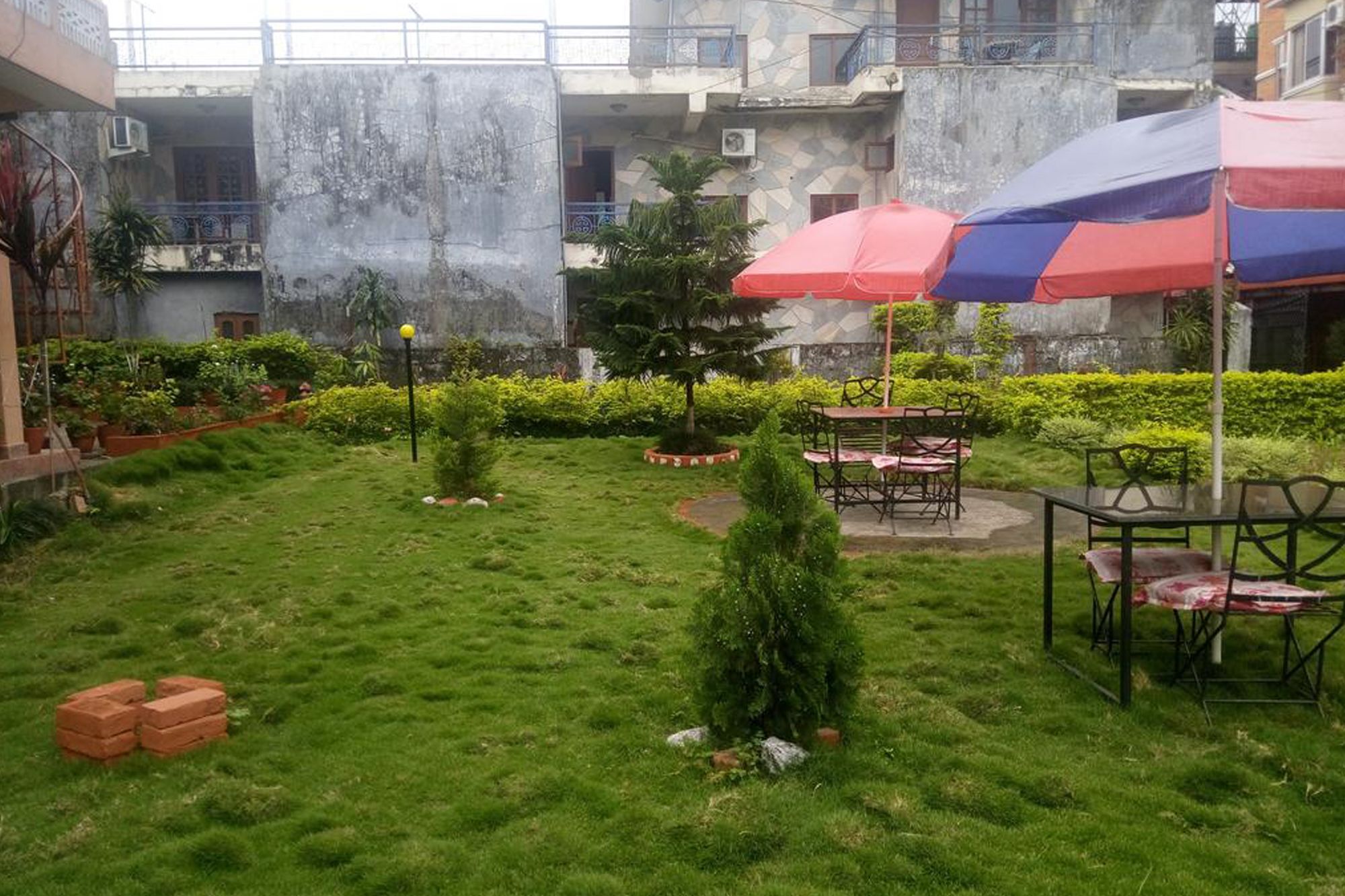 Galaxy Inn Guest House Pokhara Buitenkant foto